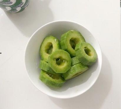 羊角瓜削皮吃吗,削皮后的美味探索